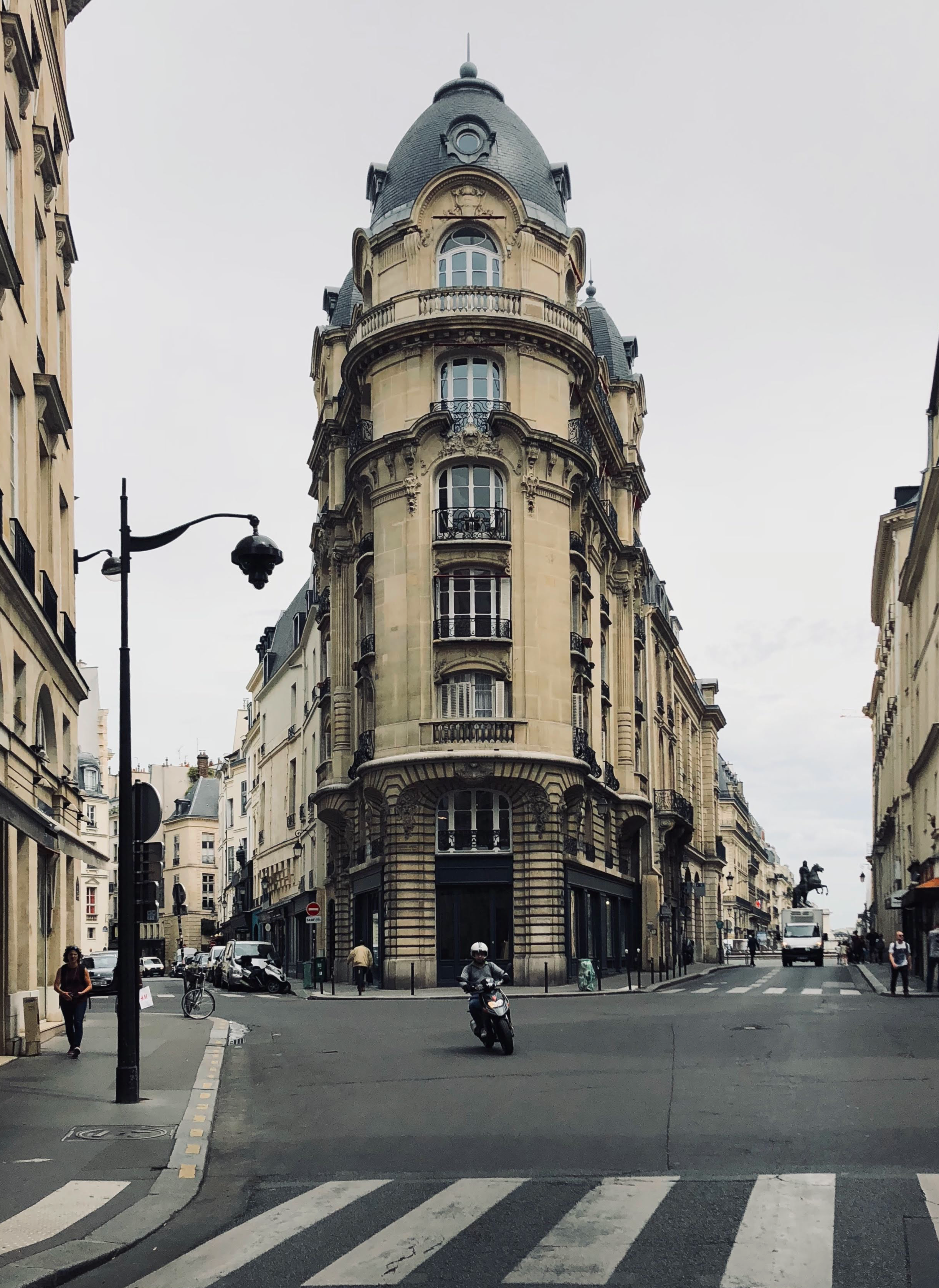 Paris Streets - تم إنشاؤها بواسطة Joel Hypen مع photo